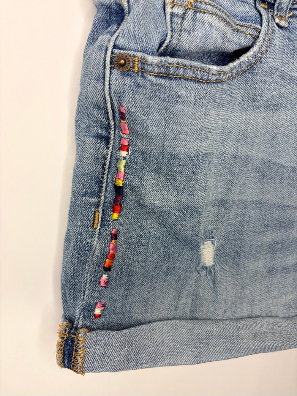 Old Navy Women’s Stretch Boyfriend Jean Shorts with Colorful Stitching, Size 2 - Picture 3 of 6